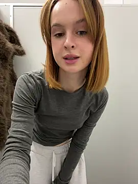 hani_obsessed (F teen) - Topless in public