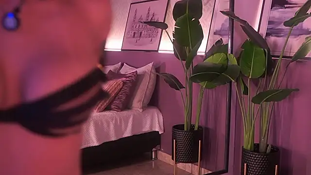 izzywild (F young) - 🔥Boobsjob+Nipple squeeze🔥