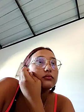 young_dairy01 - Young_dairy01's free webcam