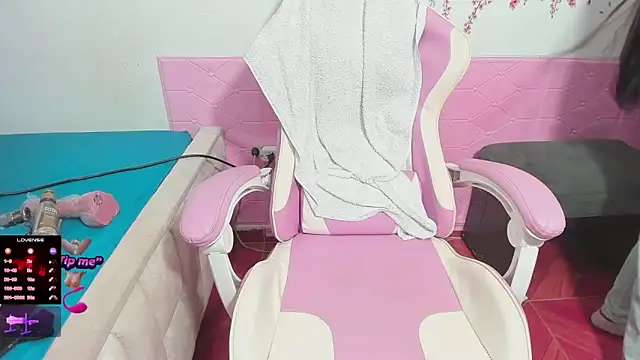 sara_hot_3 - Sara_hot_3's free webcam