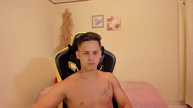 elmasmas01 - Elmasmas01's free webcam