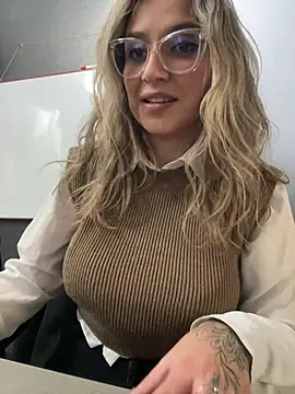 isabella_varella - Isabella_Varella's free webcam