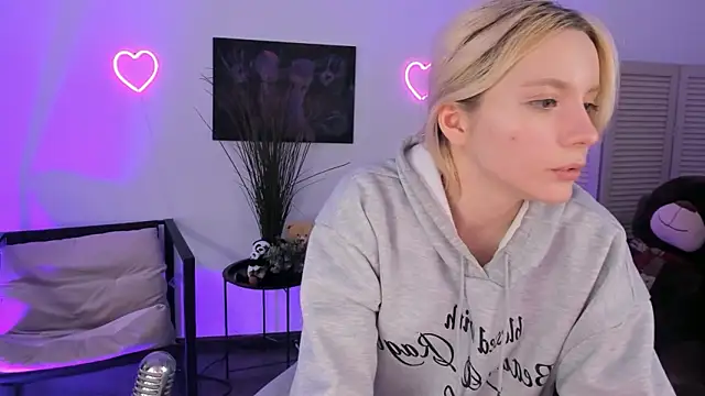 aurorawrenfield - AuroraWrenfield's free webcam