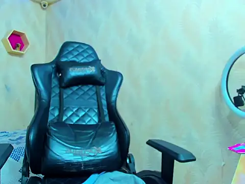 boy_tatto77 - Boy_tatto77's free webcam