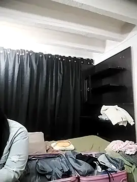 Luna_bigtitss777 webcam