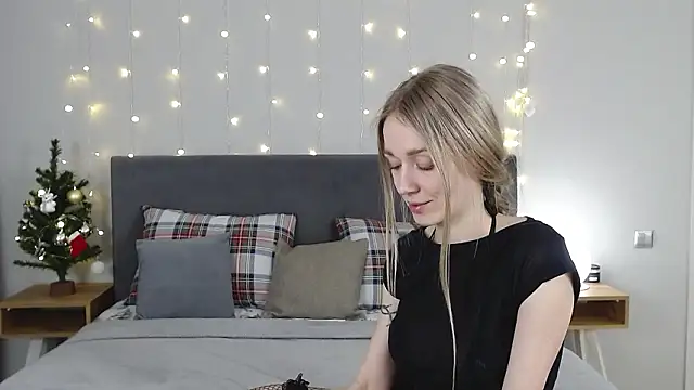 julimils - JuliMils's free webcam