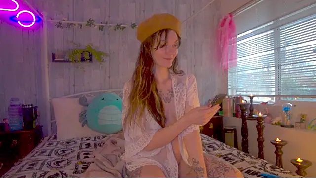 YourFavCanadianMILF webcam