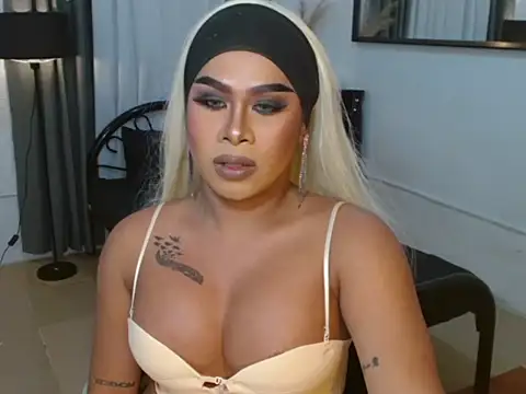 AlluringEmerald webcam