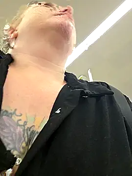 Webcam Model (julimonroe)  is live.Free join now!