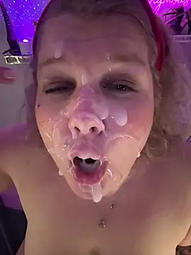 CurvyAnonymousGirl89 webcam