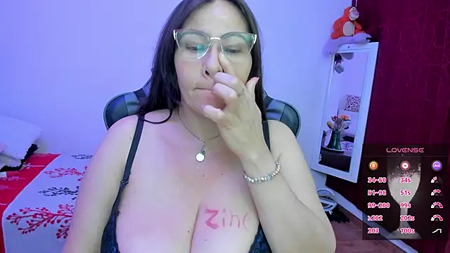 esmeralda_milf webcam