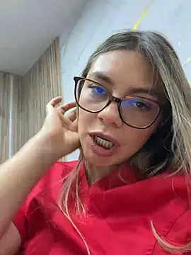 alicee16 Live Webcam on Stripchat