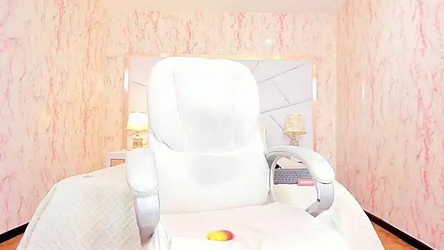 Emily_Whinfre webcam