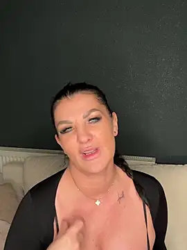 Nola_Luxx-offiziell webcam