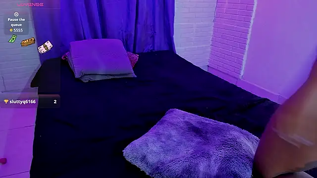 Caroline_Clark420 webcam