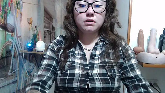 curly_greeneyed webcam