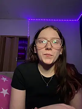 younglisaa18 - YoungLisaa18's free webcam - UK Sex Cams