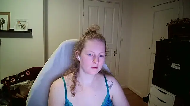 girlnina-1995 - Girlnina-1995's free webcam