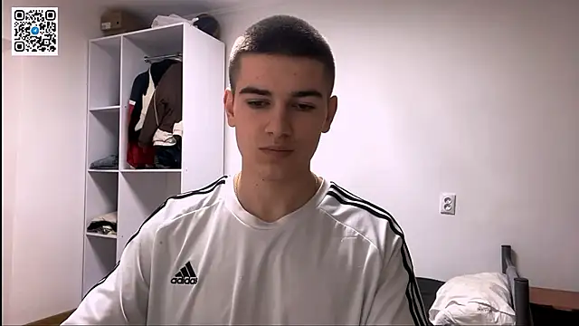 _barepulse (M twink) - Take off T-shirt