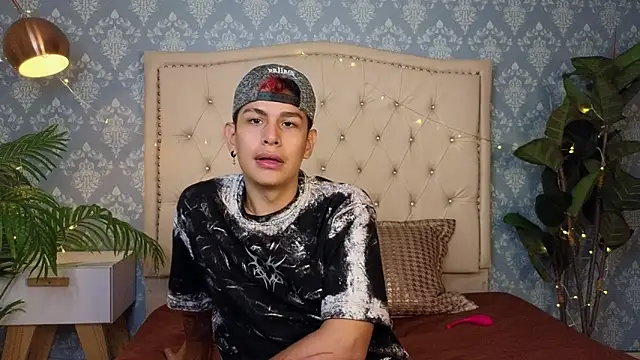 Blakee_Blossom webcam