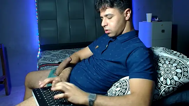 MAXIMILAINO-XXX webcam