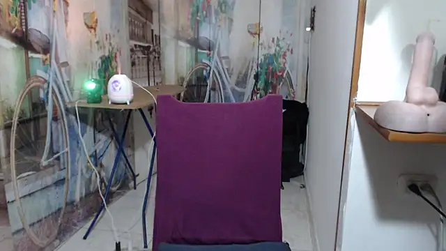 curly_greeneyed webcam