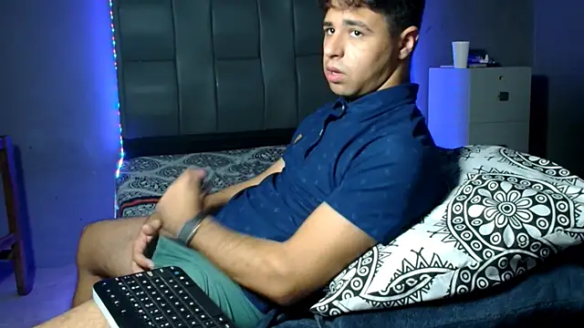 MAXIMILAINO-XXX webcam