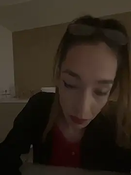 lolavixxxen - LolaVixxxen's free webcam