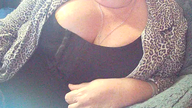 Playful_MILF_Demi webcam