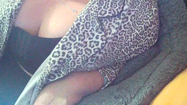 playful_milf_demi - Playful_MILF_Demi's free webcam