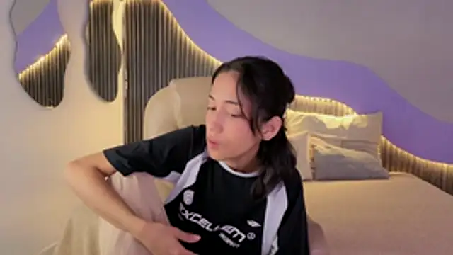 hot_little_bunny webcam