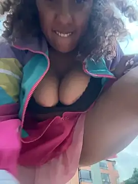 lauraltt Live Webcam on Stripchat