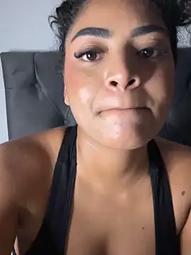 Carlymonroee_ webcam