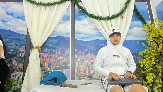 SabrinaAndEddy webcam