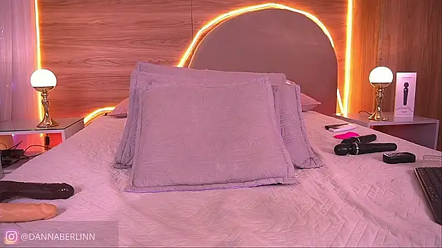 danna_berlin_ (F young) - SHOW SQUIRT IN PVT