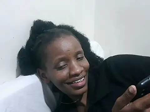 prettybeee - Prettybeee's free webcam