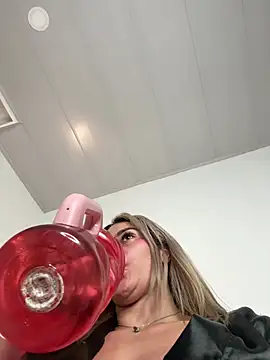 athenearossi - AtheneaRossi's free webcam