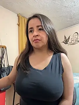 latinfemale - Latinfemale's free webcam