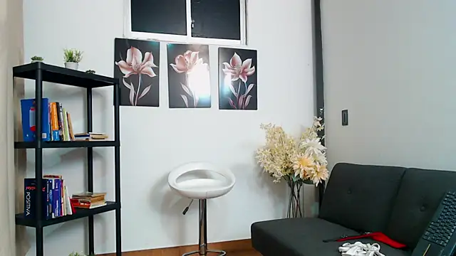 pinky_f00x - Pinky_f00x's free webcam