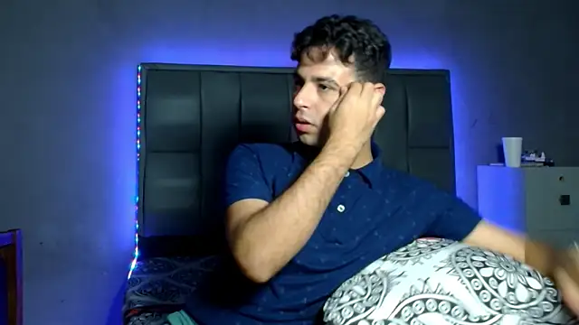 MAXIMILAINO-XXX webcam