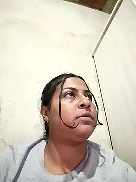 Giselabrunette25 webcam