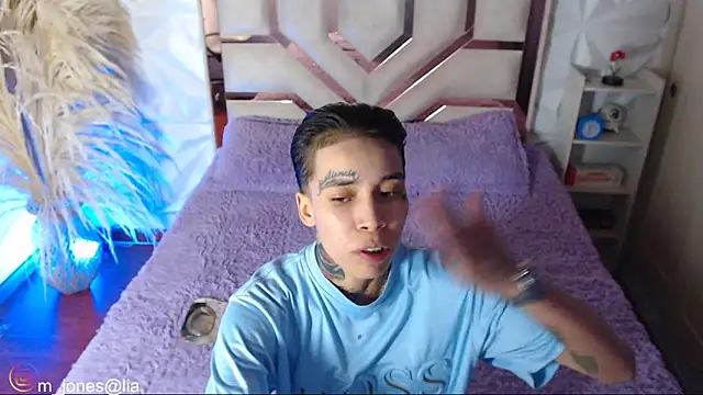 jonesliam23 - Jonesliam23's free webcam