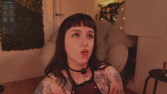 MichaellaMoon webcam