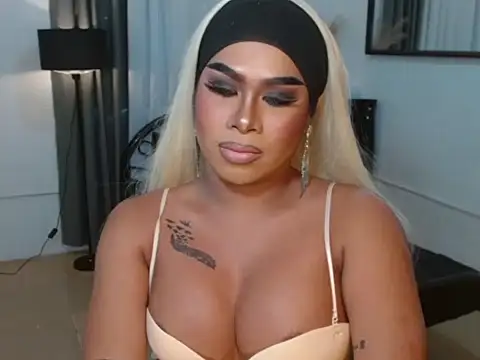 AlluringEmerald webcam