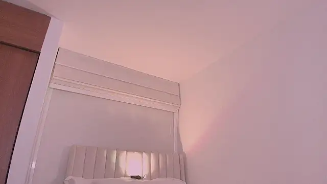 ArianaReynoldss webcam