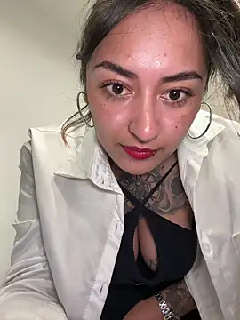 rae_lil_white - Rae_Lil_White's free webcam