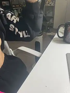 mina048 - Mina048's free webcam