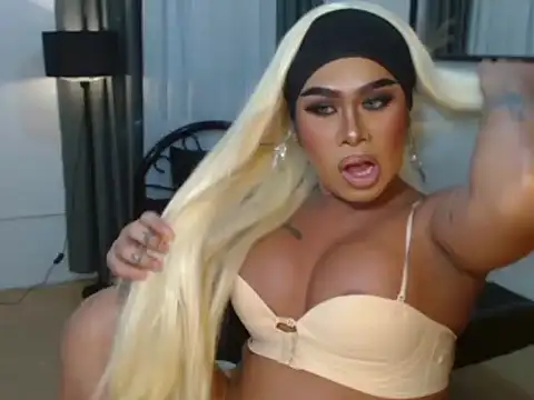 AlluringEmerald webcam