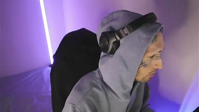 tokyohatsumoto - TokyoHatsumoto's free webcam - UK Sex Cams