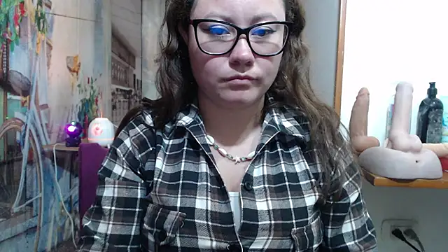 curly_greeneyed webcam